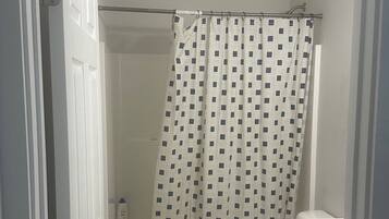 Basic Shared Dormitory | Bathroom