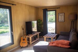 TV connectée, jeux vidéo, lecteur de DVD, livres