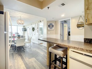 Interior - Oceania Beach Club 505 (New Smyrna Beach)