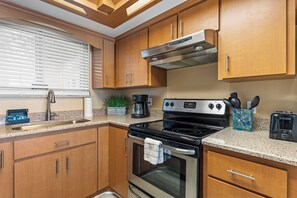 Interior - Oceania Beach Club 604 (New Smyrna Beach)