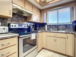 Interior - Oceania Beach Club 408 (New Smyrna Beach)