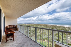 Interior - New Smyrna Beachfront Modern 9th Floor Condo Pool Hot Tub (New Smyrna Beach)