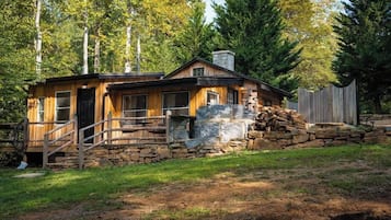 House (1 Bedroom) | Depan hartanah