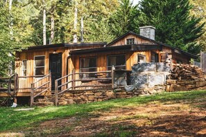 Interior - Hawthorne Cabin ~ NEW ~ Romantic ~ Unique ~ Serene (Nellysford)
