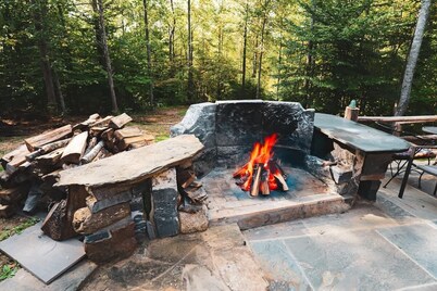 Hawthorne Cabin ~ NEW ~ Romantic ~ Unique ~ Serene