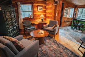 Interior - Hawthorne Cabin ~ NEW ~ Romantic ~ Unique ~ Serene (Nellysford)