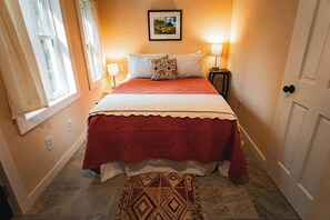 House (1 Bedroom) | Interior - Hawthorne Cabin ~ NEW ~ Romantic ~ Unique ~ Serene (Nellysford)