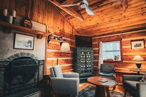 House (1 Bedroom) | Interior