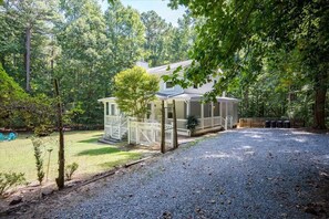 Interior - Quiet Retreat - Piano, Firepit, Peloton (Pittsboro)