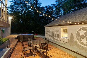 Interior - New Playground: Hot Tub, Games, and Broadway Buzz! (Nashville)