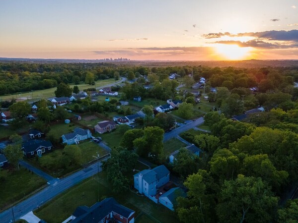 New Playground: Hot Tub, Games, And Broadway Buzz! - Nashville, TN