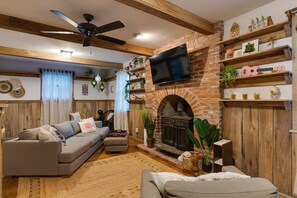 Interior - New Playground: Hot Tub, Games, and Broadway Buzz! (Nashville)