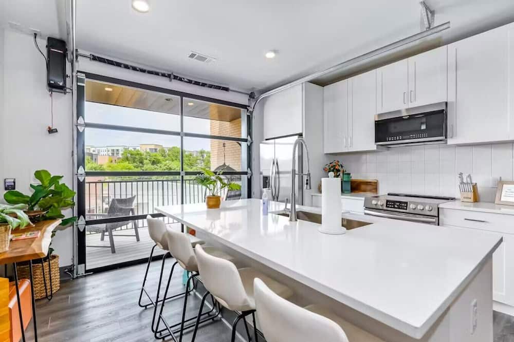 Nashville Oasis at The Muse: Modern 2BR With Balcony & Rooftop Views