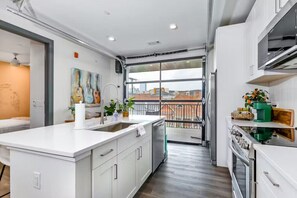 Interior - Nashville Oasis at The Muse: Modern 2BR With Balcony & Rooftop Views (Nashville)