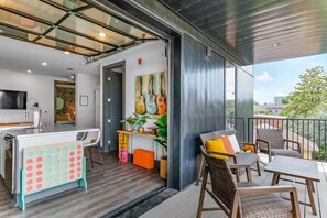 Interior - Nashville Oasis at The Muse: Modern 2BR With Balcony & Rooftop Views (Nashville)