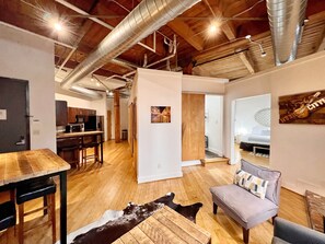 Interior - No Show Jones (Nashville)