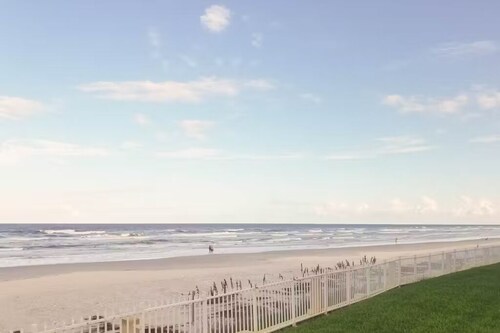 Oceania Beach Club 303