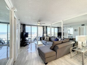 Interior - Oceania Beach Club 409 (New Smyrna Beach)
