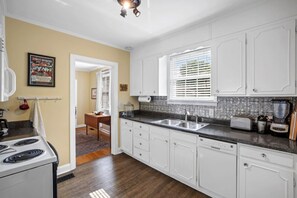 Interior - Neighborhood Retreat - Large Yard Family Fire Pit (Nashville)