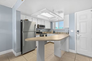 Interior - Oceania Beach Club 503 (New Smyrna Beach)