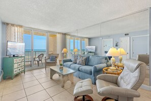 Interior - Oceania Beach Club 503 (New Smyrna Beach)