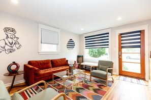 Front of property - Casa Azul: King Bedsclose to Broadwayhot Tub! (Nashville)
