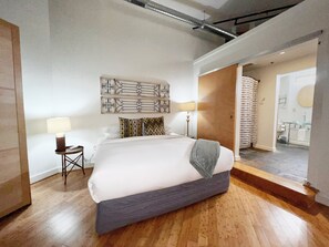 Interior - Writers Round (Nashville)