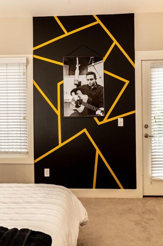 Cashville Near Music Row Private Balcony