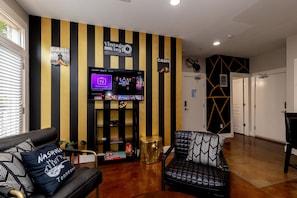 Interior - Cashville Near Music Row Private Balcony (Nashville)