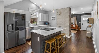 Space Cowboy - Firepit, Huge Yard, Close2downtown