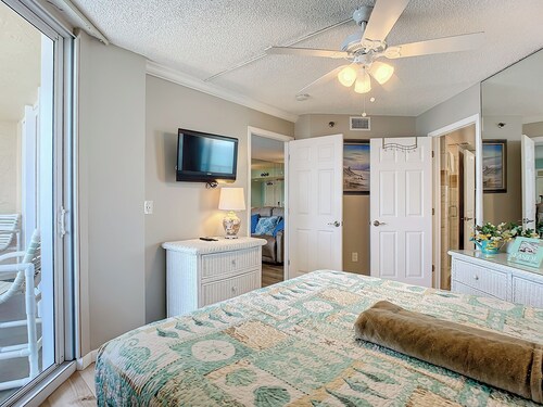 Oceania Beach Club 702