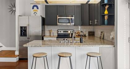 Bring Friends - Nashville Extra Large Rental Condo