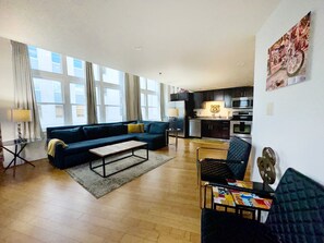 Apartment (2 Bedrooms) | Front of property - Elvis (Nashville)