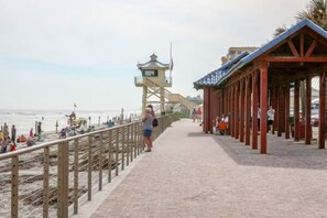 Interior - Oceania Beach Club 504 (New Smyrna Beach)