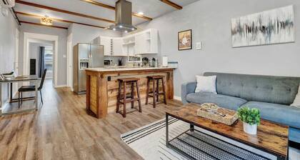 Extended Stay Comfort Fast Wi-fi Downtown!