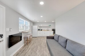 Apartment (2 Bedrooms) | Interior - 8820 Rocky Creek Drive Unit B (Tampa)