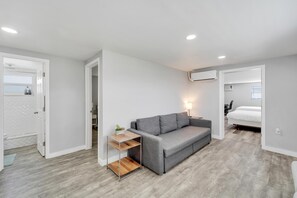 Apartment (2 Bedrooms) | Interior - 8820 Rocky Creek Drive Unit B (Tampa)