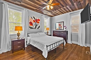 Interior - 4500 Botanical Bliss (St. Louis)