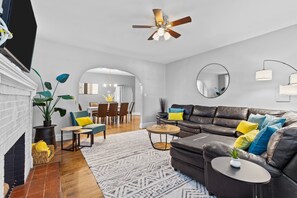 Interior - 4500 Botanical Bliss (St. Louis)