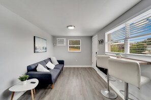 Interior - 8818 Rocky Creek Drive, Unit B (Tampa)