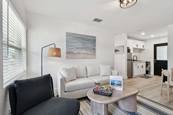 Interior - Near Johns Pass 1 Block From Gulf Shores Treasure Island (Treasure Island)