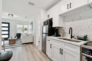 Interior - Near Johns Pass 1 Block From Gulf Shores Treasure Island (Treasure Island)