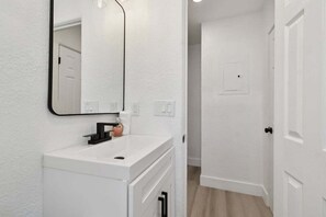 Interior - Near Johns Pass 1 Block From Gulf Shores Treasure Island (Treasure Island)