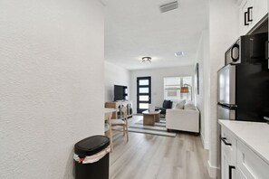 Interior - Near Johns Pass 1 Block From Gulf Shores Treasure Island (Treasure Island)