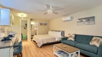 1 kamar tidur, setrika/meja setrika, dan seprai linen