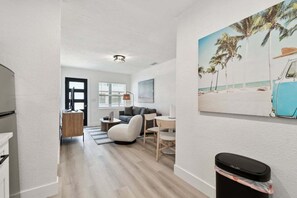 Apartment (1 Bedroom) | Interior - 117 127th Ave E Unit 3 (Treasure Island)