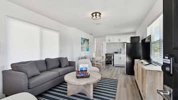 Apartment (2 Bedrooms) | Front of property