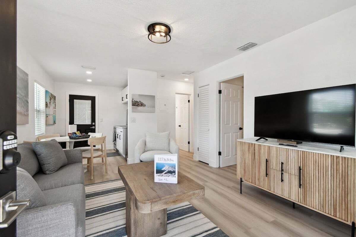 Apartment (2 Bedrooms) | Front of property