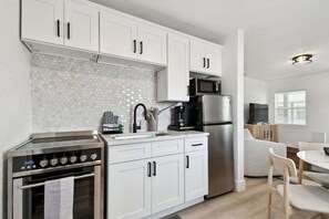 Apartment (2 Bedrooms) | Interior - One Block From Gulf Shores Treasure Island John's Pass Boardwalk (Treasure Island)