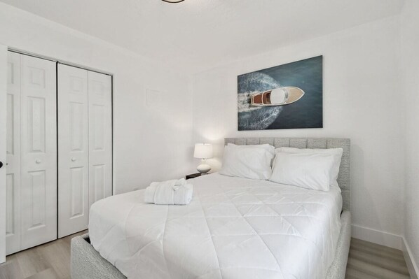 Interior - One Block From Gulf Shores Treasure Island John's Pass Boardwalk (Treasure Island)